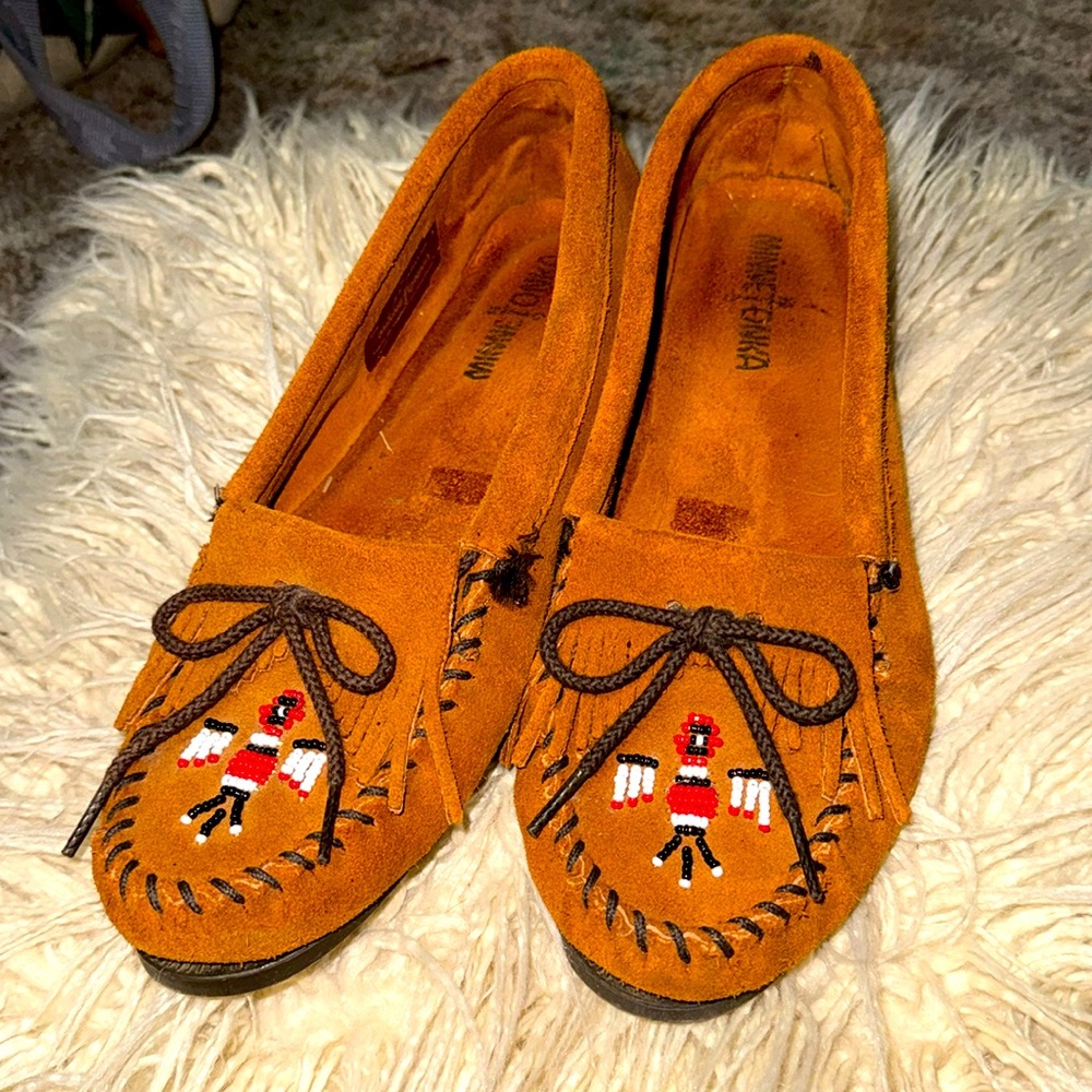 Says 8.5 but I wear a 9 and they fit me